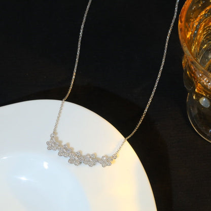 [Hyrra Jewelry]]wild flower diamond line pendant