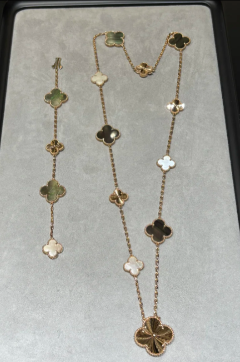 [⭐Hyrra Jewelry]DETACHABLE CLOVER 15(11+4) FLOWER SILVER NECKLACE SET