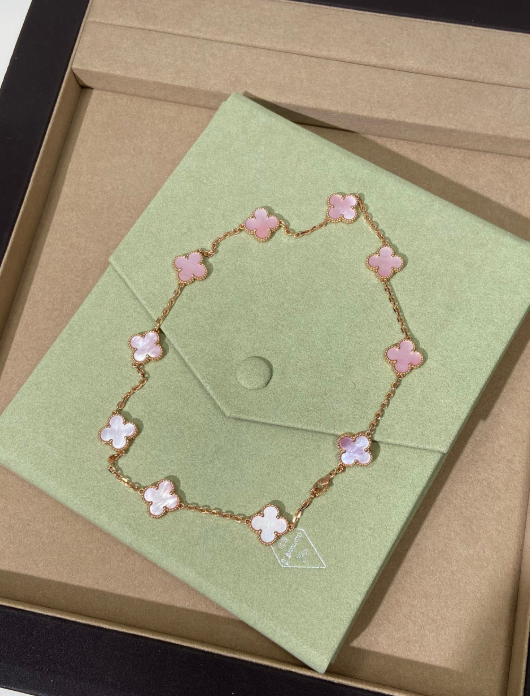 [⭐Hyrra Jewelry Jewellery] Pink Necklace with Ten Clover Designs