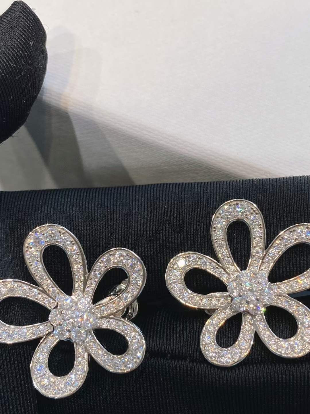 [⭐Hyrra Jewelry]FLOWERLACE EARRINGS FULL DIAMONDS
