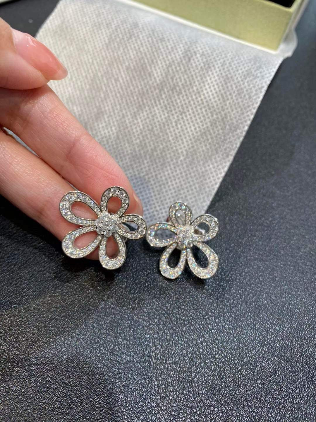 [⭐Hyrra Jewelry]FLOWERLACE EARRINGS FULL DIAMONDS