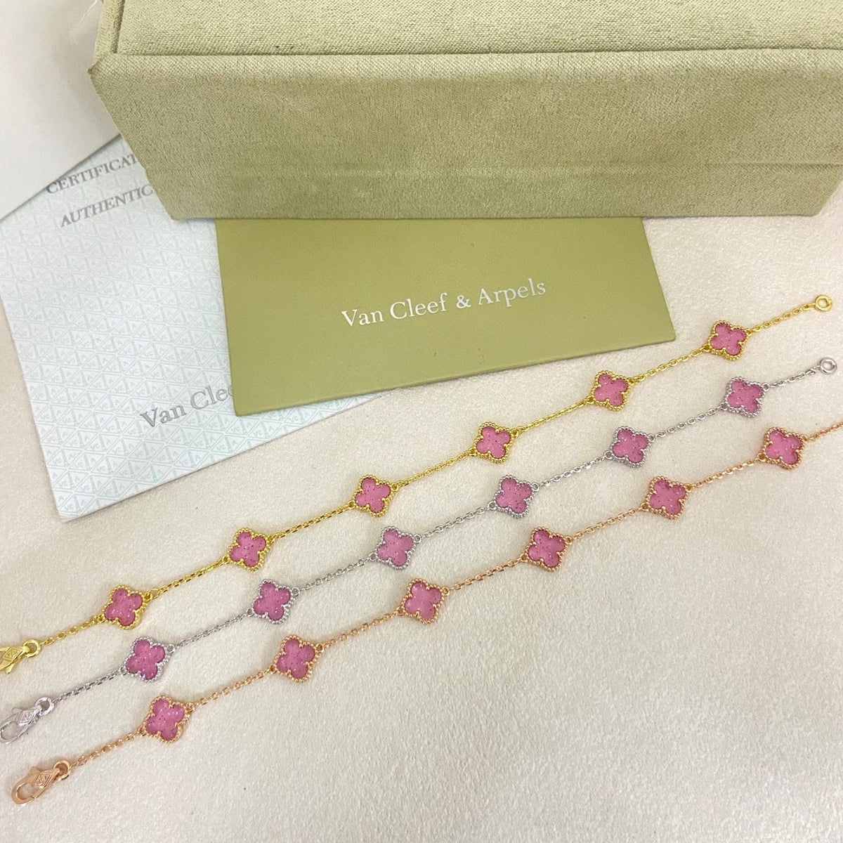 [⭐Hyrra Jewelry]2026 NEW CLOVER 6 MOTIF BUBBLE PINK ENAMEL BRACELET