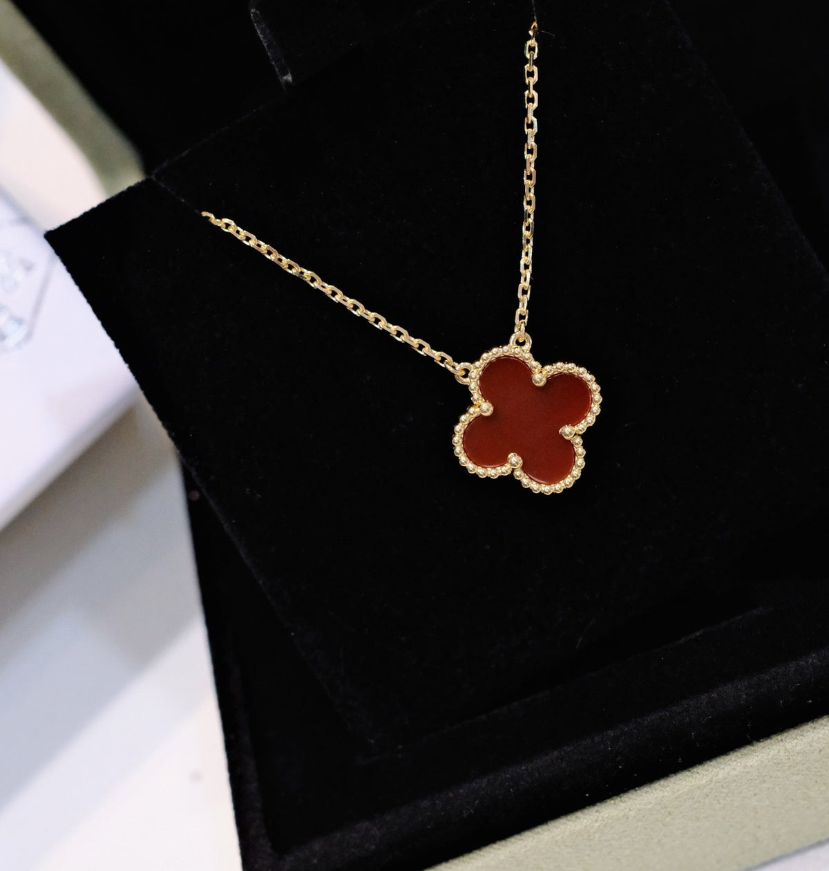 [⭐Hyrra Jewelry]CLOVER 15MM CARNELIAN SINGLE FLOWER NECKLACE