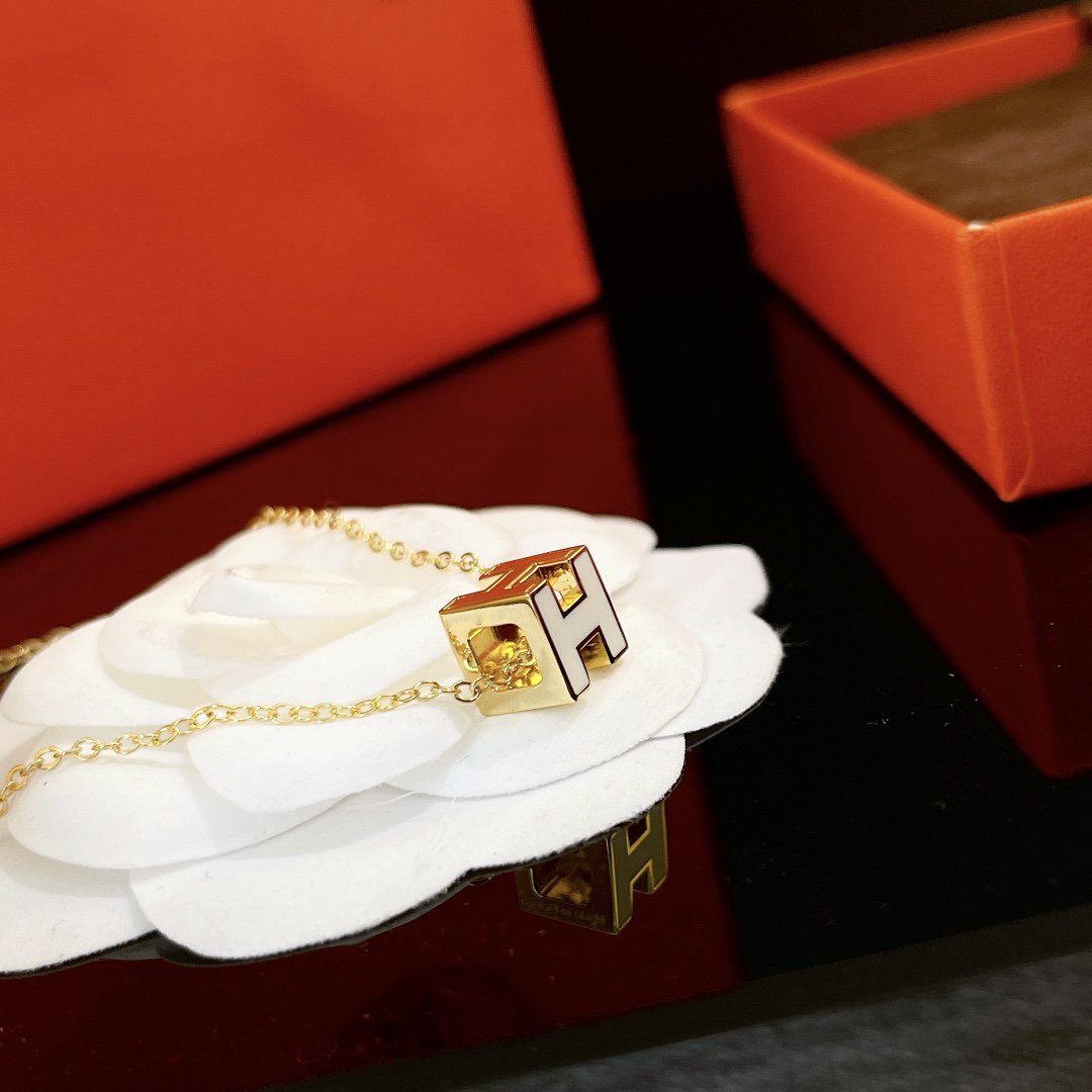 [⭐Hyrra Jewelry]H WHITE SQUARE GOLD NECKLACE