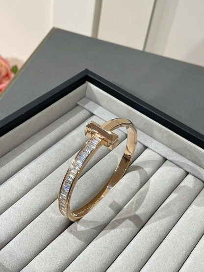 [Hyrra Jewelry]WIDE HINGED BANGLE PINK GOLD WITH BAGUETTE DIAMONDS