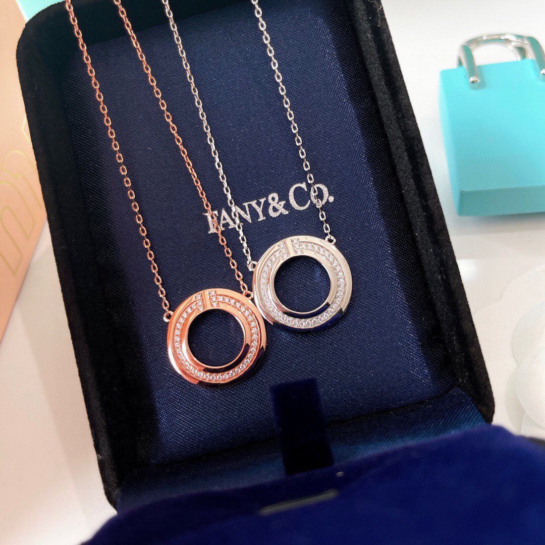 [Hyrra Jewelry]DIAMOND AND MOTHER OF PEARL CIRCLE PENDANT