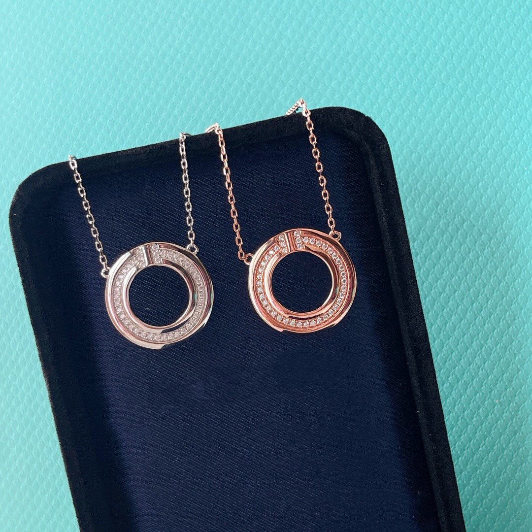 [Hyrra Jewelry]DIAMOND AND MOTHER OF PEARL CIRCLE PENDANT