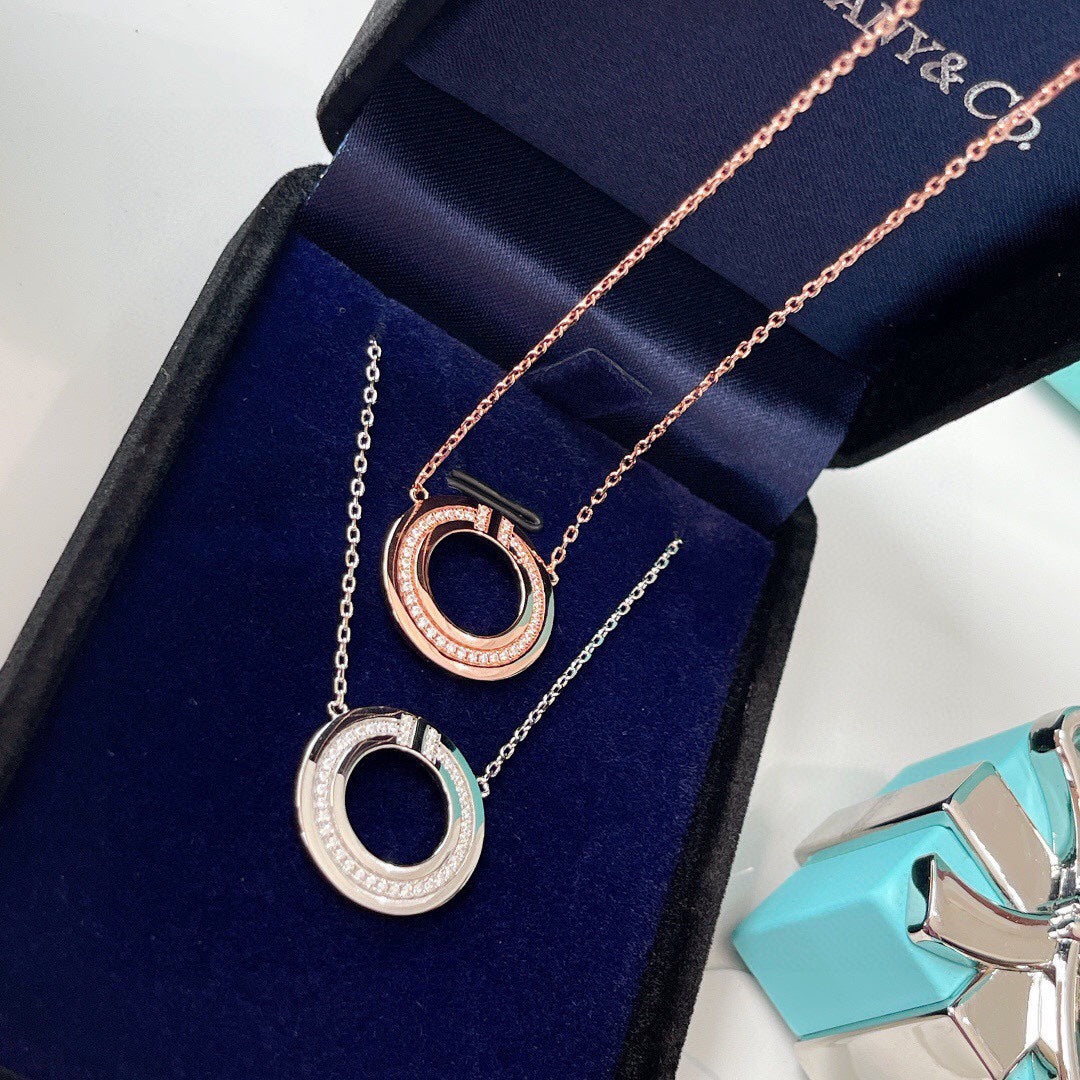 [Hyrra Jewelry]DIAMOND AND MOTHER OF PEARL CIRCLE PENDANT