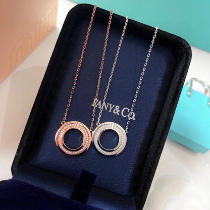[Hyrra Jewelry]DIAMOND AND MOTHER OF PEARL CIRCLE PENDANT