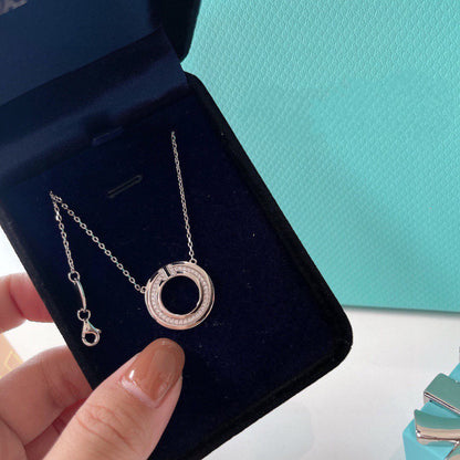 [Hyrra Jewelry]DIAMOND AND MOTHER OF PEARL CIRCLE PENDANT