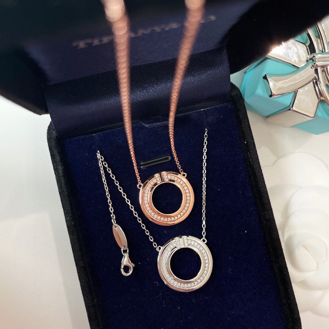 [Hyrra Jewelry]DIAMOND AND MOTHER OF PEARL CIRCLE PENDANT