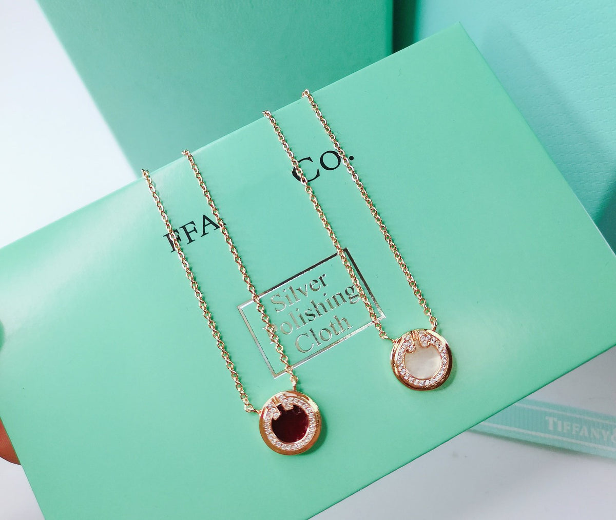 [Hyrra Jewelry]DIAMOND AND MOTHER PEARL CIRCLE NECKLACE PENDANT