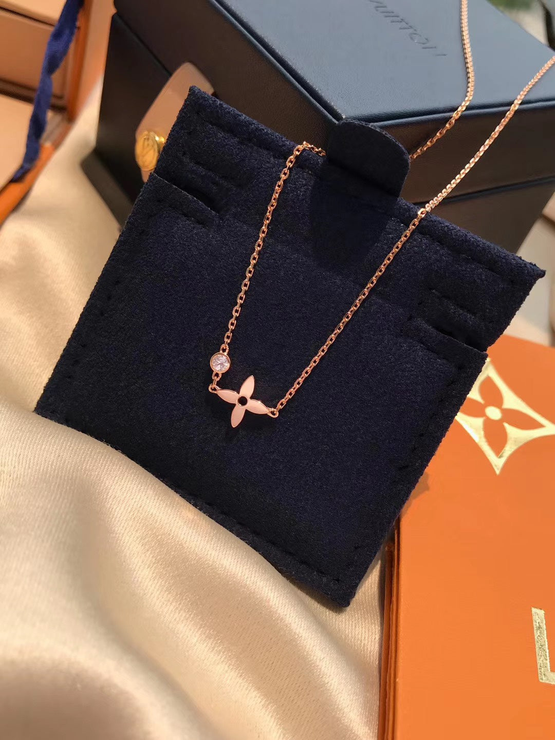 [⭐Hyrra Jewelry]BLOSSOM PENDANT PINK GOLD AND DIAMOND