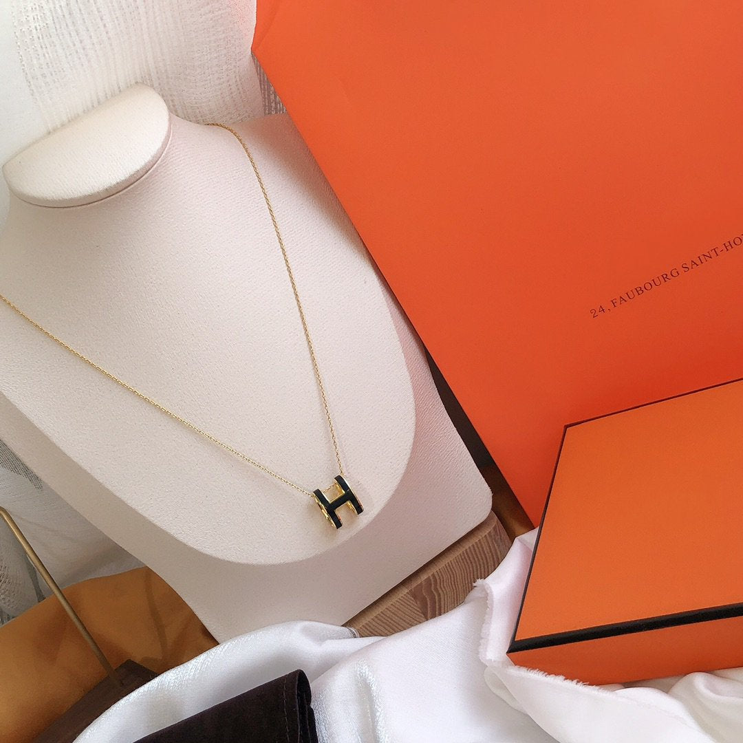 [⭐Hyrra Jewelry]HM CLIC BLACK ENAMEL GOLD NECKLACE