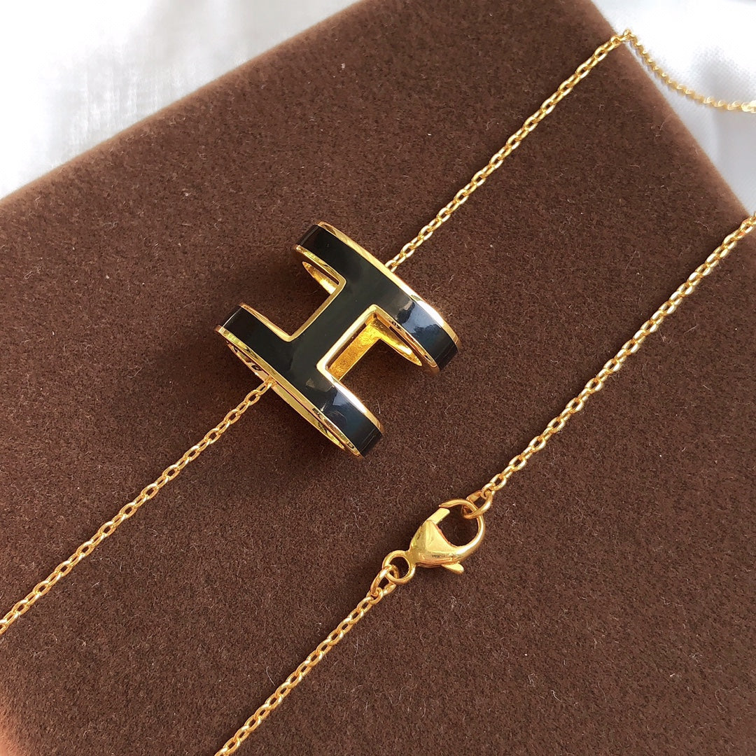 [⭐Hyrra Jewelry]HM CLIC BLACK ENAMEL GOLD NECKLACE