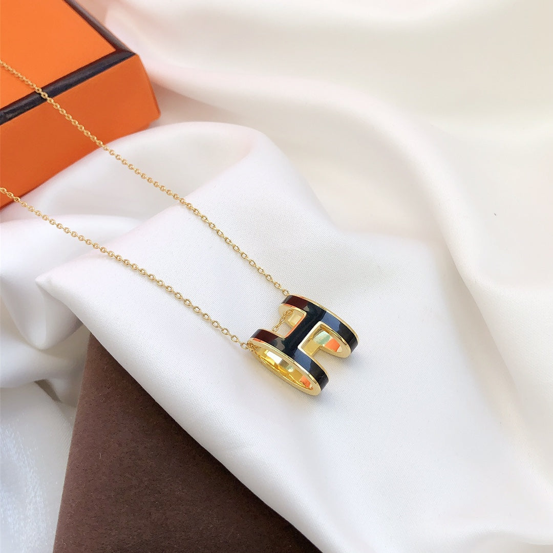 [⭐Hyrra Jewelry]HM CLIC BLACK ENAMEL GOLD NECKLACE
