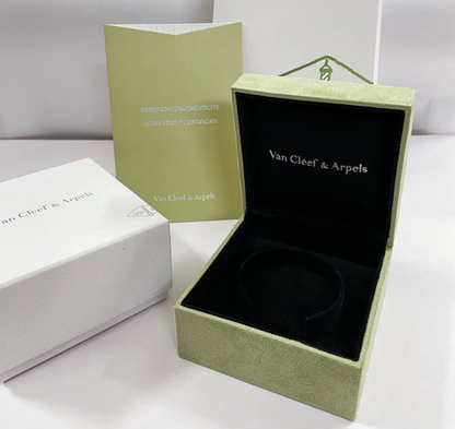 [⭐Hyrra Jewelry]CLOVER 15MM LASER NECKLACE AND BOX