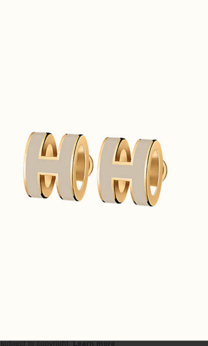 [⭐Hyrra Jewelry]MINI POP H GOLD EARRINGS GREY