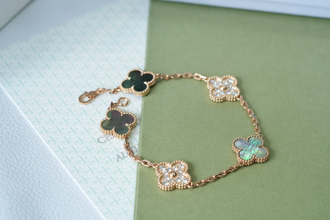 [⭐Hyrra Jewelry] CLOVER 5 MOTIF GRAY MOP BRACELET COLLECTION