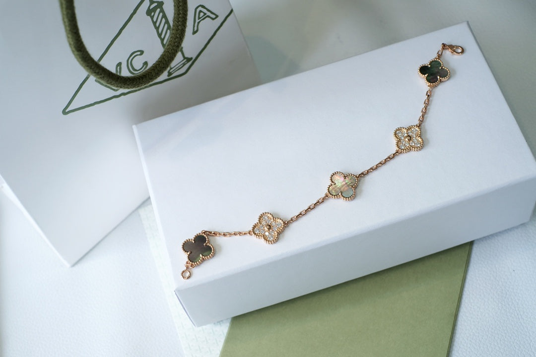 [⭐Hyrra Jewelry] CLOVER 5 MOTIF GRAY MOP BRACELET COLLECTION