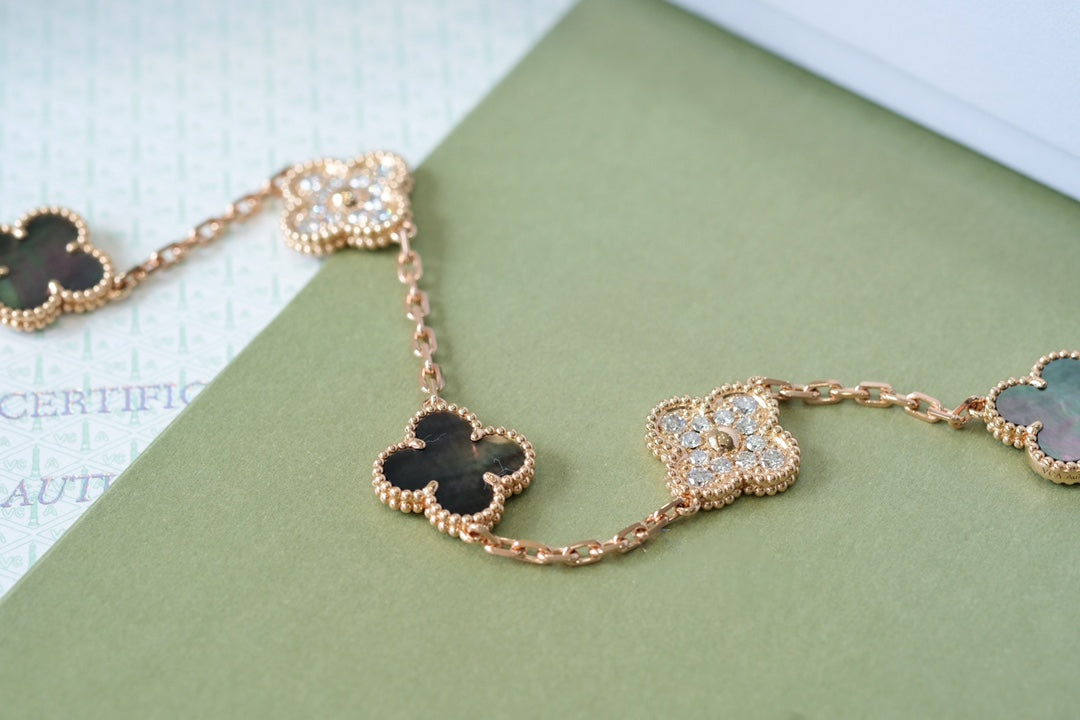 [⭐Hyrra Jewelry] CLOVER 5 MOTIF GRAY MOP BRACELET COLLECTION
