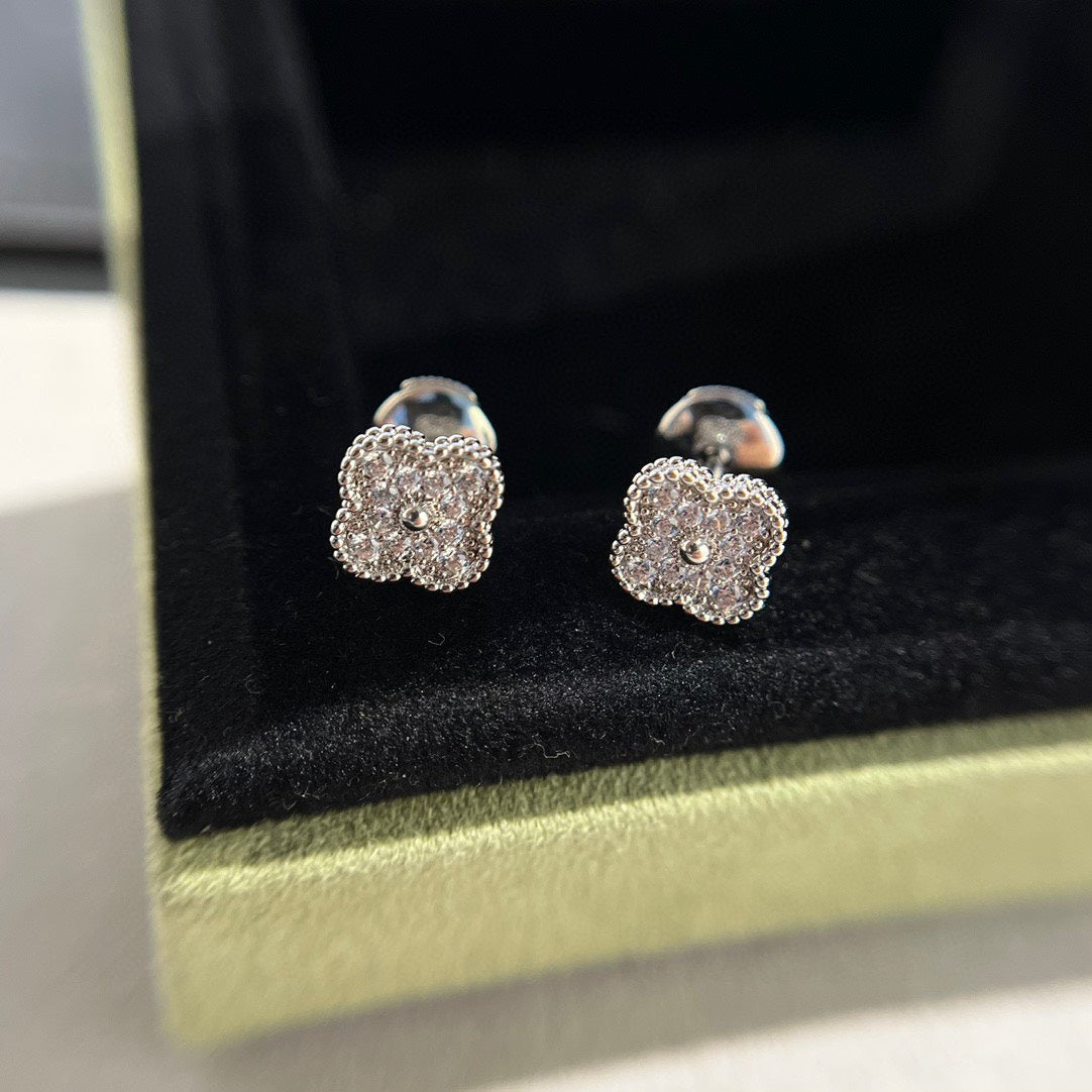 [⭐Hyrra Jewelry]CLOVER MINI DIAMOND STUD EARRINGS