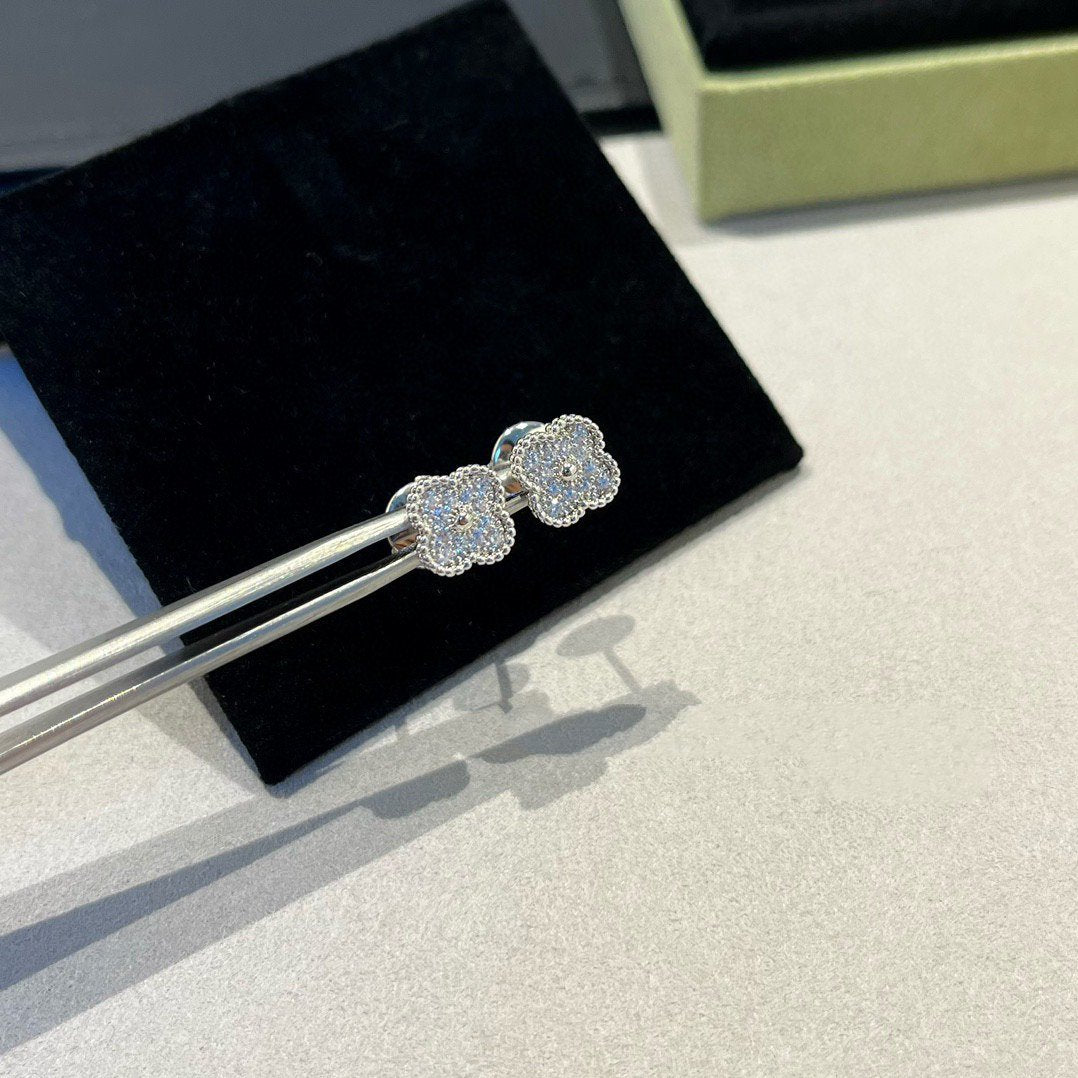 [⭐Hyrra Jewelry]CLOVER MINI DIAMOND STUD EARRINGS
