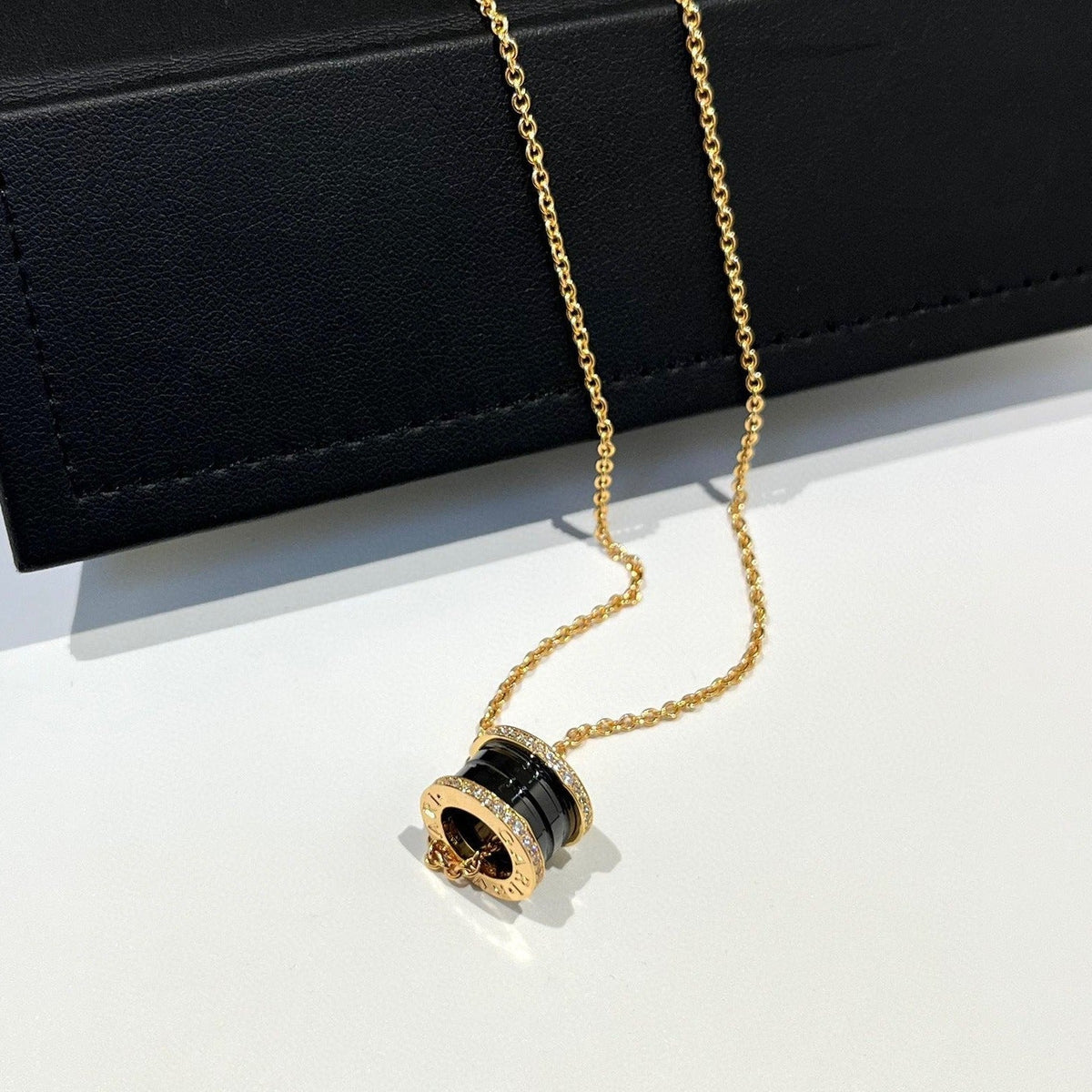 [⭐Hyrra Jewelry]ZERO 1 BLACK CERAMIC DIAMOND PINK GOLD NECKLACE